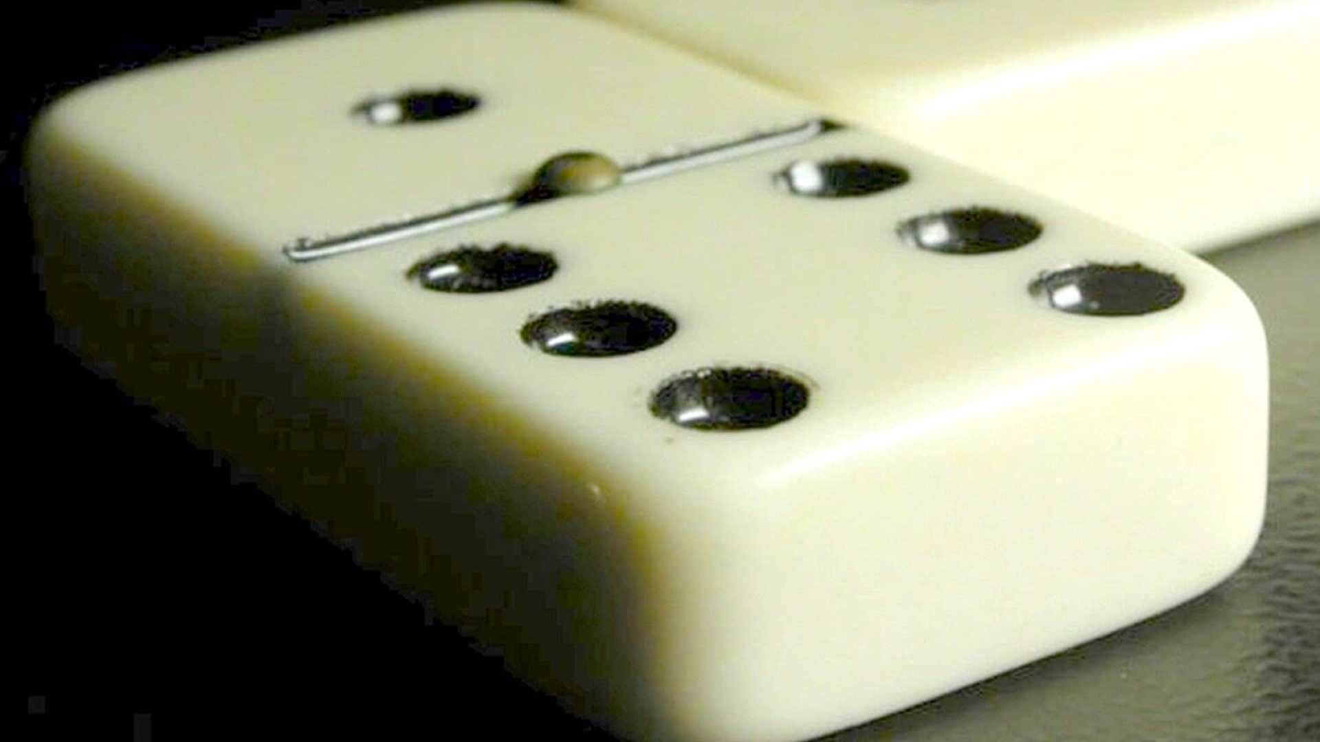 How to play Mexican Train Dominoes with two players