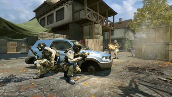 Best free war games guide - Warface Clutch screenshot showing soldiers taking cover from a machine gun behind a car