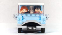 Lego Harry Potter: Flying Ford Anglia review image showing Harry, Ron, and Headwig in the car.
