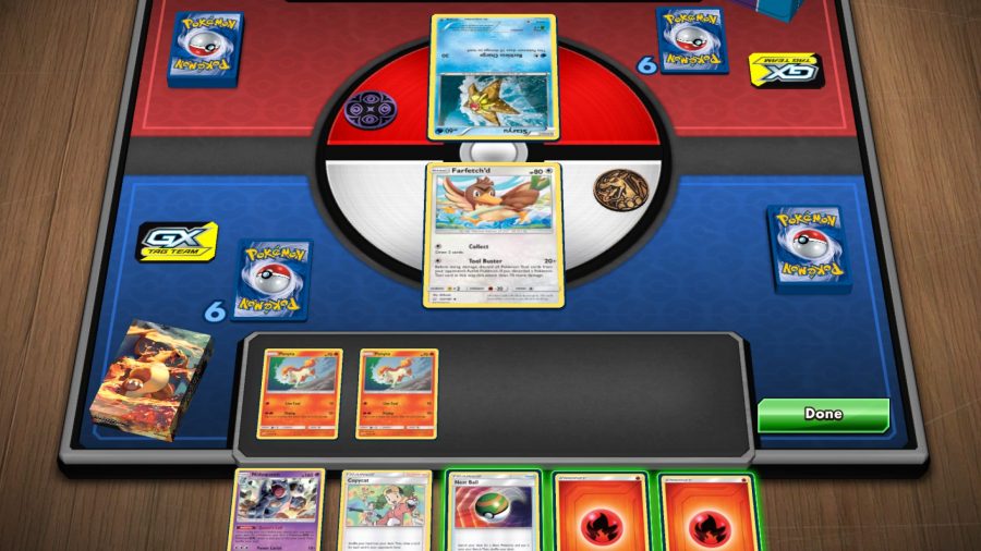 captura de pantalla de la jugabilidad de Pokémon TCG en línea, mostrando cartas para Farfetch'd y Staryu